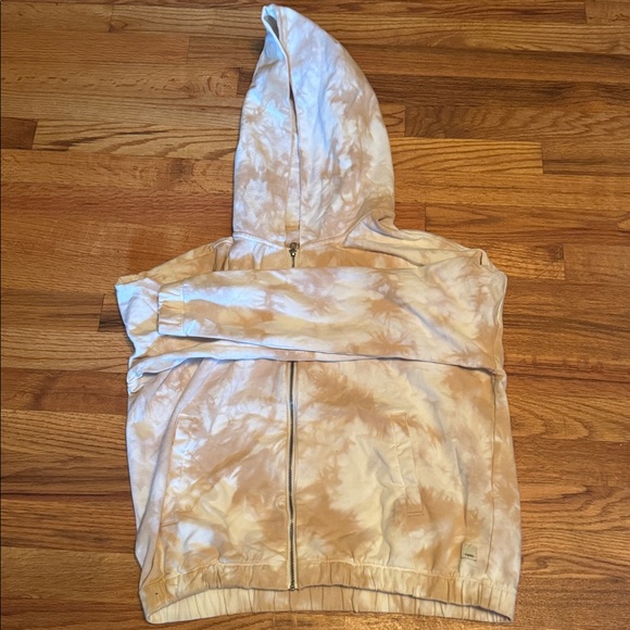 Vuori Tie-Dye Hoodie and Joggers Set - Picture 4 of 6